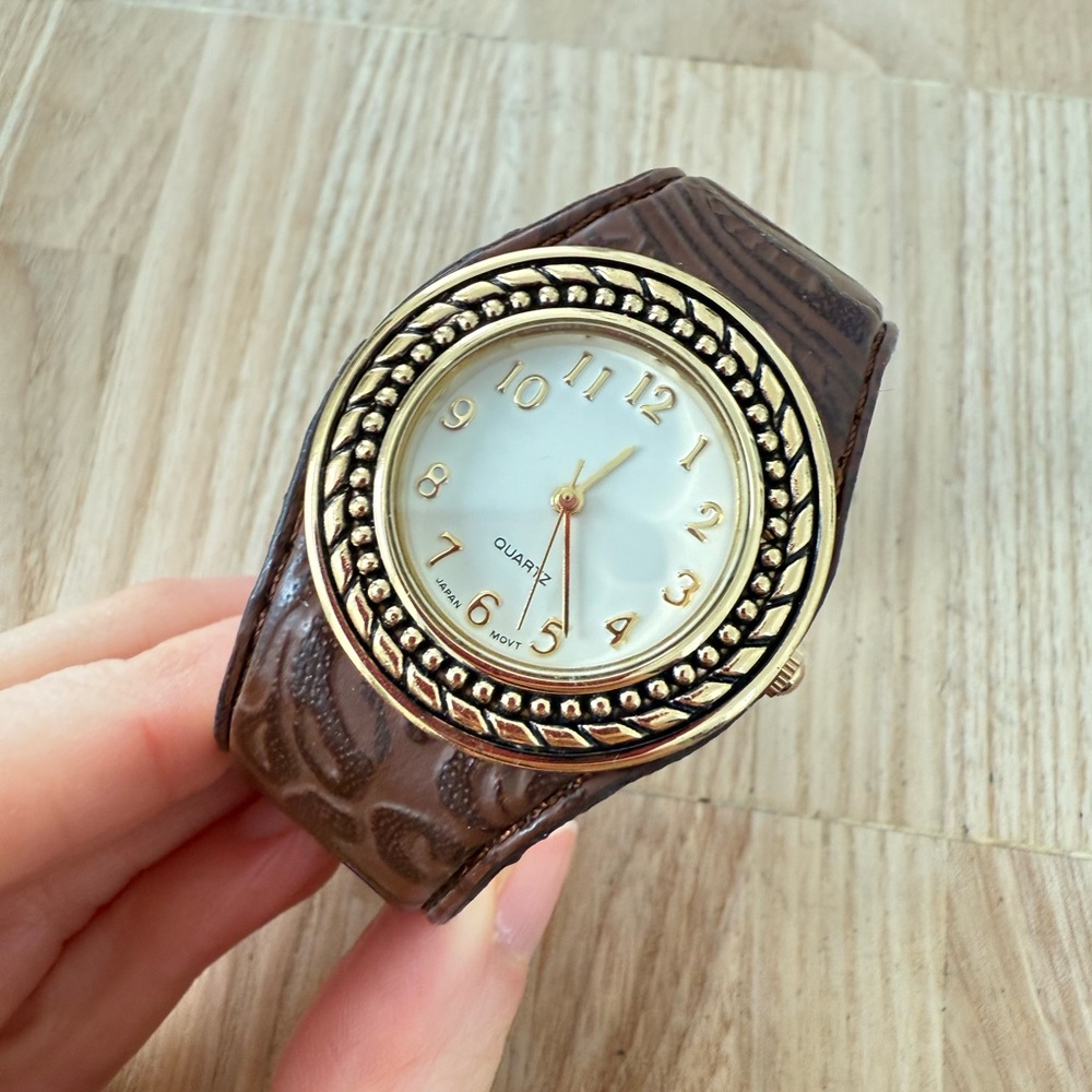 Avon ladies gold tone brown cuff bracelet watch NEW BATTERY